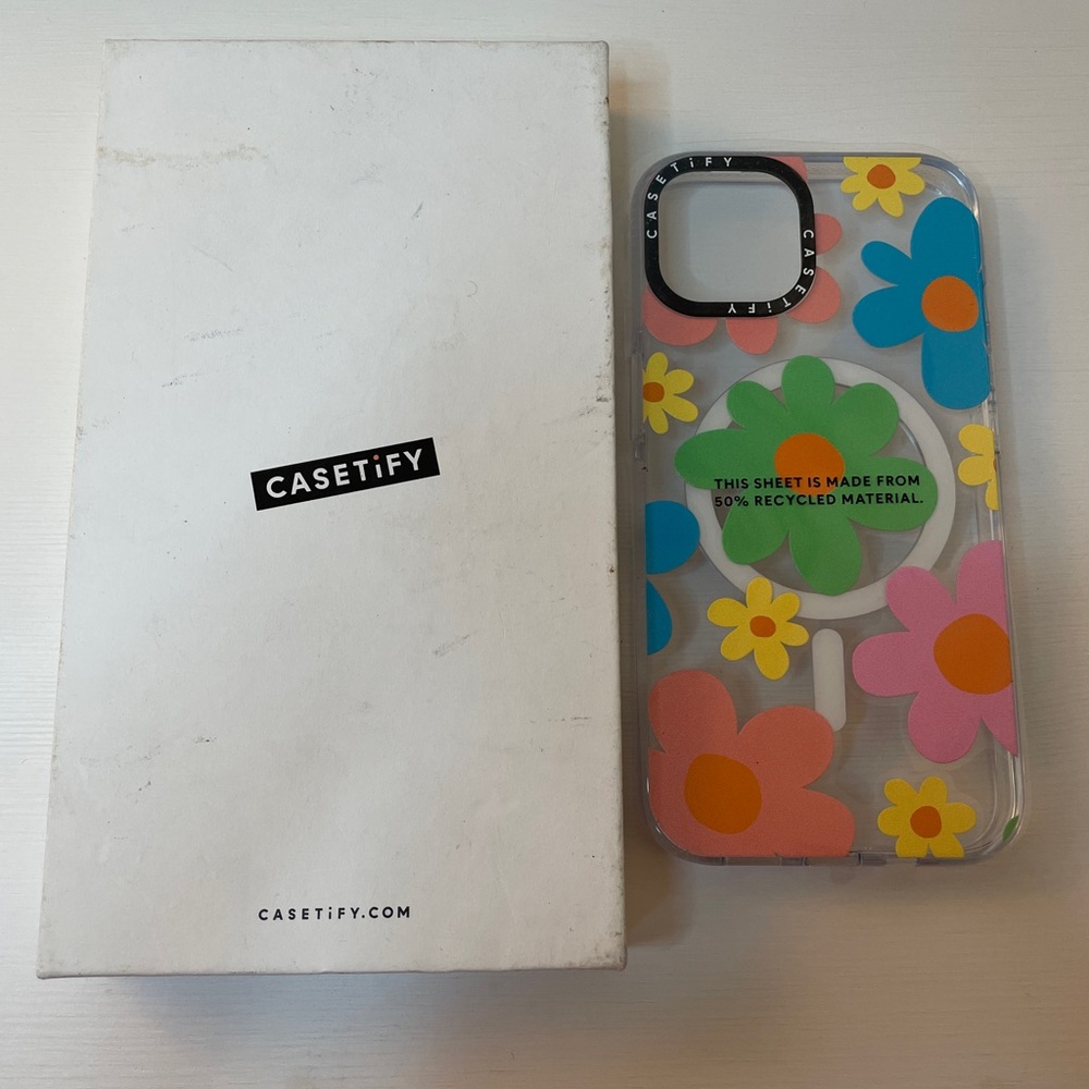 Casetify iPhone 14 - Retro Flower Power